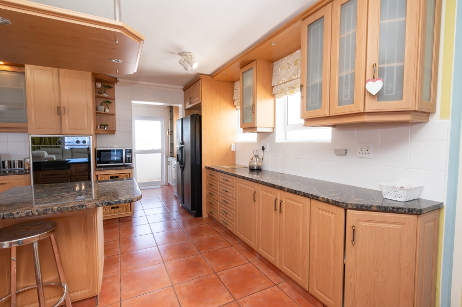5 Bedroom Property for Sale in Waterfront Western Cape